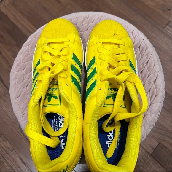 Green and yellow Brazil adidas sneaker and matching jacket - Picture 3 of 6